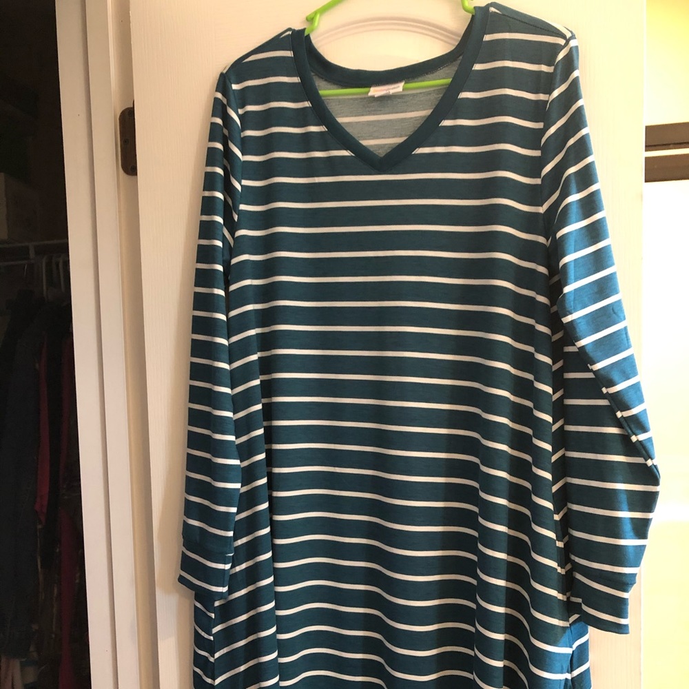 Medium lularoe Emily